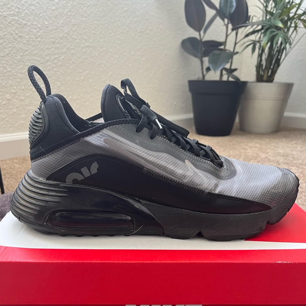 NIKE Air Max 2090 in Size 12 - Men’s